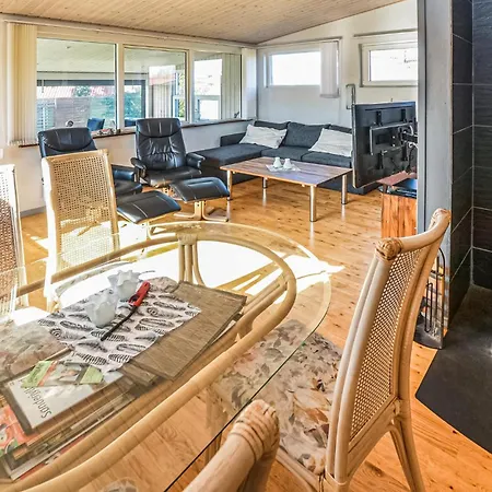 Сasa de vacaciones Two-bedroom With A Fireplace 07 *